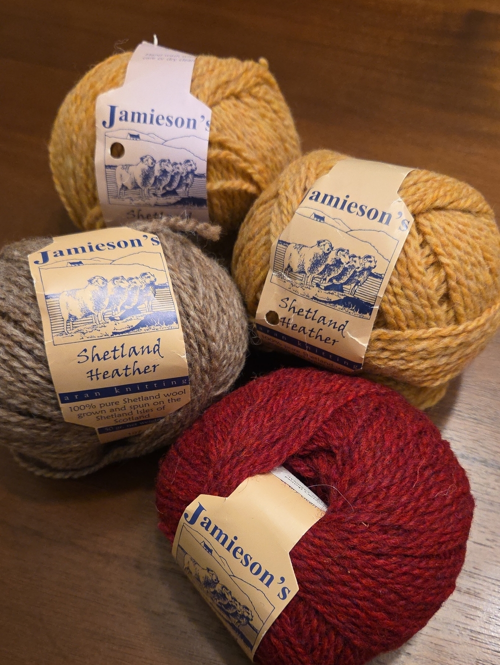Shetland Heather Yarn Ball - Gold, Red, Tan